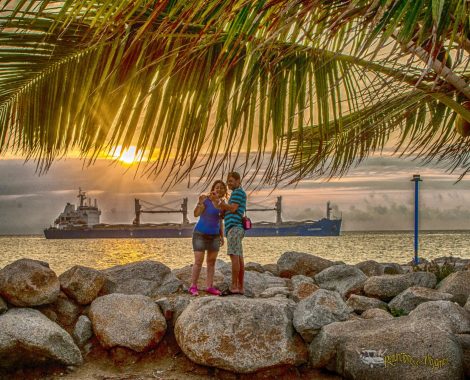 pareja en la bahía de Santa Marta